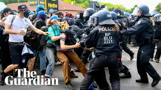 Germany: police clash with hundreds of climate protesters trying to storm Tesla plant