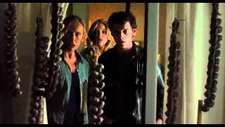 FRIGHT NIGHT (2011) - Official Movie Trailer