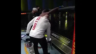 Kevin Holland asking Khabib Nurmagomedov for Wrestling advice in-between the rounds