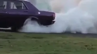 SUPERCHARGED XY FORD FALCON DRIVEWAY BURNOUT