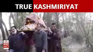 Local Muslims Perform Kashmiri Pandit's Last Rites According To Hindu Rituals | NewsMo