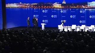 "ВОЛЬНО!!!" Путин прикольнулся над участниками ПМЭФ 2017.