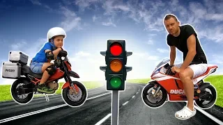 Pretend Play with Motor Bike | Ride On Sportbike vs Enduro Motorcycle | Drag Race with Papa