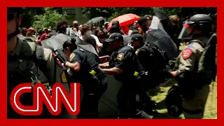 Watch moment police tear down protesters' barrier at University of Texas at Austin