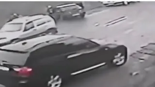 Мужчина спас ребенка из под колес, приняв удар на себя