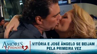 Amores Verdadeiros - Vitória e José Angelo se beijam pela primeira vez