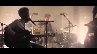 Michael Kiwanuka - I Need Your Company (Live At Hackney Round Chapel)