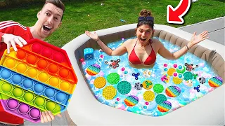 JACUZZI VULLEN MET 500 FIDGET TOYS! *Challenge* #298