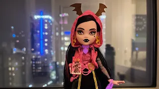 Monster High Skulltimate Secrets 3 Neon Frights Draculaura Doll Unboxing Review