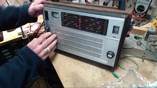 Mystery Part in Russian (USSR) Selena B217 Radio - What is it doing there?