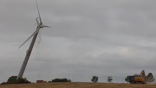 Alte Windkraftanlage am Roßberg bei Berga wird abgerissen