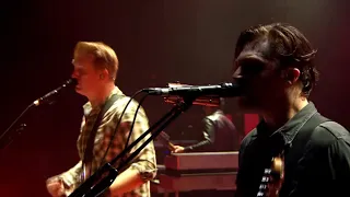 Queens of the Stone Age - I Sat By The Ocean (live in Paris 2013)