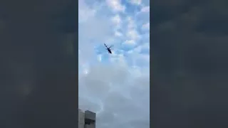 Helicóptero aterriza en plena calle!