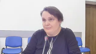 АННА ВАЛЕНСА - експертка з питань діалогу поколінь, фасилітаторка та бізнес-тренерка
