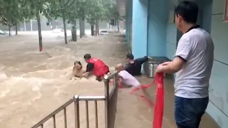 Everyday heroes who save lives amid downpours in Henan, China
