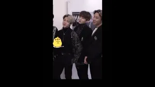 Jungkook can't live without touching jimin 🐥🐇🤭