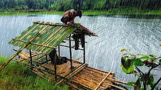 MEMBUAT RUMAH APUNG DI TERJANG HUJAN BADAI SIANG MALAM, MASAK IKAN BESAR, EP.1