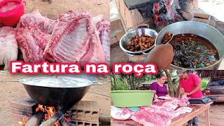 Fartura na roça 🌳/Porco caipira de 100 kg 🐷/como temperar carne de porco...