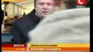 Пока Янукович пил с ветеранами, охрана ломала камеры...