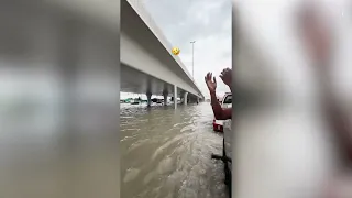 Rekord Regen in Dubai! Haben die Scheichs dieses Unwetter selbst verursacht?!