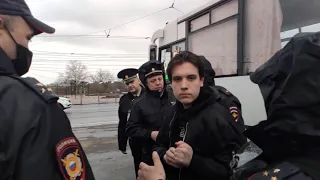Первые задержания на незаконной акции в поддержку Навального в Брянске, набережная