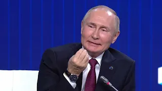 Владимир Путин пошутил, что России не нужна "пятая религия"