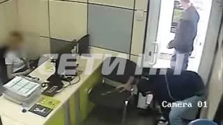 Вооруженный грабитель напал на офис микро-кредитования