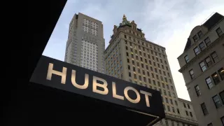 The brand new Hublot boutique by Peter Marino : A mini-raptor now brings the famous 5th Ave to life!