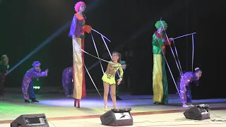 Образцовая цирковая студия "Молодость" - Арлекино на ходулях