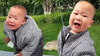 Cute Twin Brothers Moment:Brother Fell Down, Twin Brothers Did Something Touching!