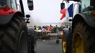 French farmers vow to continue protests despite government concessions • FRANCE 24 English