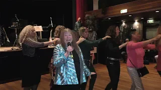 Wieteke van Dort - Dance4Friends - Reeuwijk, 2dec2018 - "Geef Mij Maar Nasi Goreng"