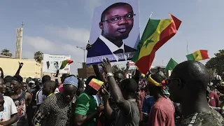 Hupen und Topfschlagen: Studierende protestieren gegen Präsident Macky Sall in Dakar