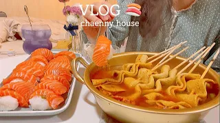 ENG) Living alone Vlog 🍣 Salmon sushi, hot fish cakes, sandwiches, Korean food, cooking, daily life.