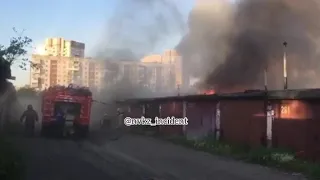 Пожар в гаражах на улице Тольятти вечером 19 июля