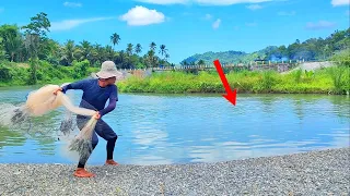 IT WAS STILL A LOT OF FISH NEAR THE RIVER.!!! Amazing fishing videos