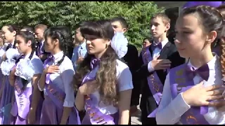 Выпускники на линейке (последний звонок) 25.05.2016.