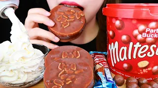 ASMR 구구 초콜릿 아이스크림, 몰티져스, 생크림, 킷캣 쿠앤크 먹방 CHOCOLATE EATING SOUNDS MUKBANG