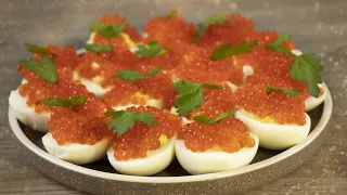 Яйца, фаршированные печенью трески с сыром и красной икрой