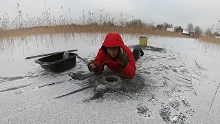 ОПАСНЫЙ тонкий ПЕРВЫЙ лед! Выход на Онего. Зимняя рыбалка, Карелия, Заонежье.