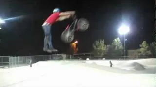 Big Tailwhips!! 15 year old BMX rider does BIG tailwhips, and supermans!!