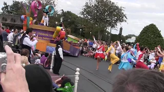 Tommy gets a kiss on the cheek from Drizella at the parade while watching with Jonathan and Amanda