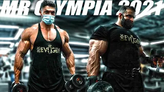 MR OLYMPIA 2021 - ANDREI DEIU con HADI CHOOPAN Y DEREK LUNSFORD ENTRENO DE BRAZOS A 3 SEMANAS