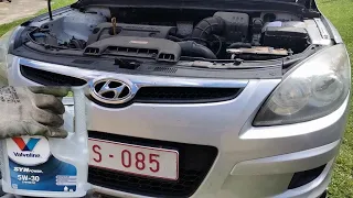 Oil change in the Hyundai I30 car. Replacing cabin oil and air filters.