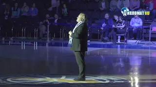 Солист Мариинского театра Василий Герелло исполнил легендарный гимн питерского «Зенита»