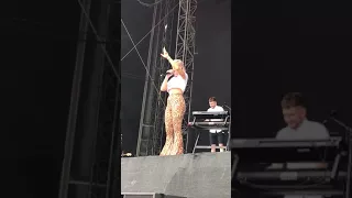 Anne Marie - Alarm live (FM4 Frequency Festival 2017)