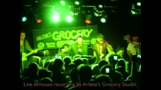 Jim Carrey Covers Bullets With Butterfly Wings at Arlene's Grocery - The Real Video