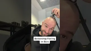 Glatze rasieren im Büro: Barbershop Feeling | BETTER BE BOLD