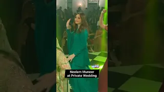 Neelam Muneer dancing at her friend's wedding function 💃