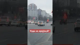 Регулировщик на перекрёстке 🚓